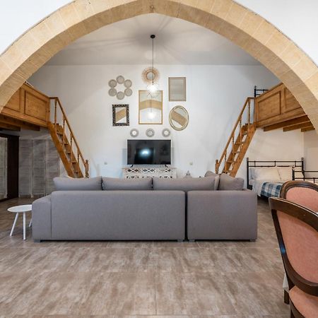 Amalia'S Traditional Home In Paradisi Paradeísion エクステリア 写真